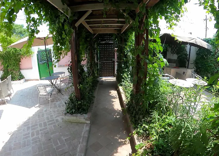 Flavia فندق مبيت وإفطار 4*