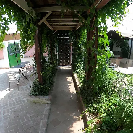 Flavia Bed and Breakfast 4*